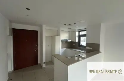 Apartment - 3 Bedrooms - 3 Bathrooms for rent in Zahra Apartments 2A - Zahra Apartments 2 - Zahra Apartments - Town Square - Dubai