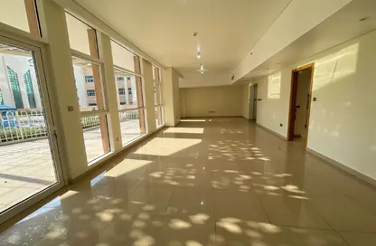 شقة - 3 غرف نوم - 4 حمامات للايجار في الخالدية - أبوظبي