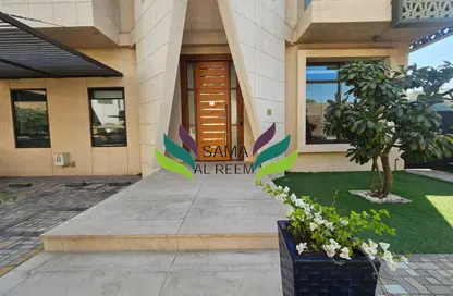 Villa - 5 Bedrooms - 5 Bathrooms for rent in Jumeirah 3 Villas - Jumeirah 3 - Jumeirah - Dubai