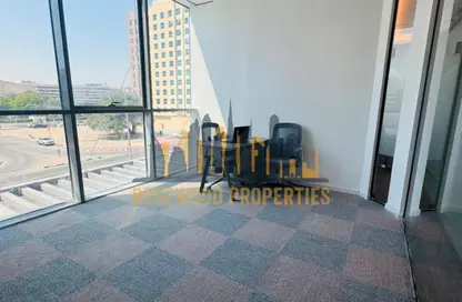 مركز أعمال - استوديو - 2 حمامات للايجار في عود ميثاء - بر دبي - دبي