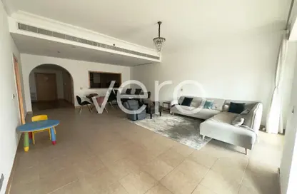 Apartment - 2 Bedrooms - 4 Bathrooms for rent in Al Hamri - Shoreline Apartments - Palm Jumeirah - Dubai