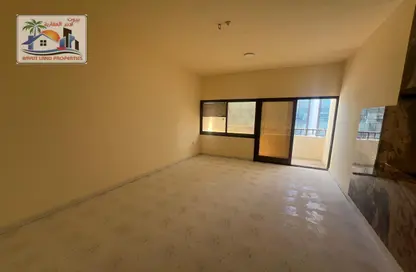 شقة - 2 غرف نوم - 2 حمامات للايجار في شارع جمال عبد الناصر - المجاز - الشارقة