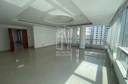نصف طابق - استوديو - 1 حمام للايجار في شارع الكورنيش - أبوظبي