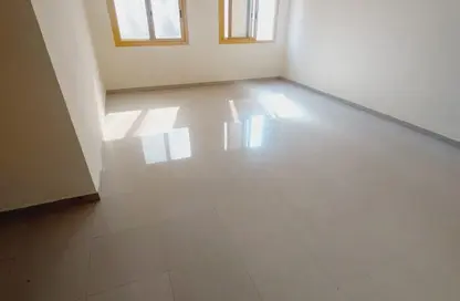 شقة - 2 غرف نوم - 2 حمامات للايجار في شارع التعاون - التعاون - الشارقة