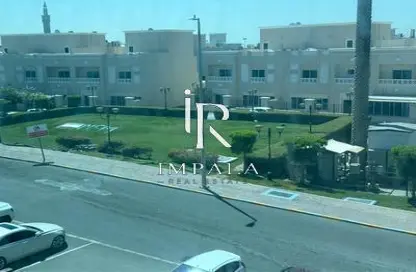 فيلا - استوديو - 4 حمامات للايجار في شارع الكورنيش - أبوظبي