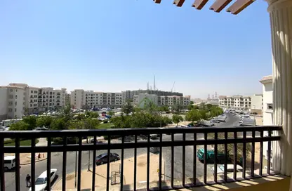 شقة - غرفة نوم - 2 حمامات للايجار في L11 - طراز يوناني - المدينة الدولية - دبي