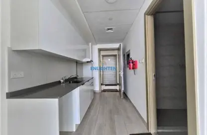 شقة - 1 حمام للايجار في بلوم تاورز بي - ابراج بلووم - الضاحية 10 - قرية الجميرا سركل - دبي