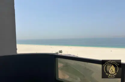 Apartment - 3 Bedrooms - 3 Bathrooms for rent in Corniche Tower - Ajman Corniche Road - Ajman