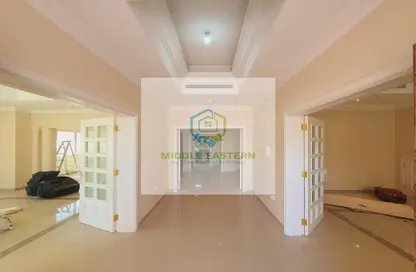 Hall / Corridor image for: Villa - 6 Bedrooms for rent in Al Khalidiya - Abu Dhabi, Image 1
