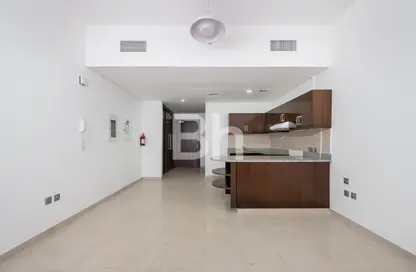 Apartment - Studio - 1 Bathroom for rent in Blue Reef building - Umm Suqeim 2 - Umm Suqeim - Dubai
