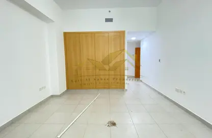 شقة - 2 غرف نوم - 3 حمامات للايجار في بلو تاور - شارع الشيخ زايد - دبي