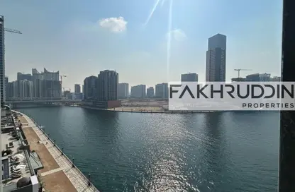 مكتب - استوديو - 2 حمامات للايجار في البحيرة المركزية - الخليج التجاري - دبي