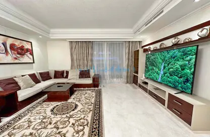 Living Room image for: Apartment - 2 Bedrooms - 3 Bathrooms for sale in Mughal - Grandeur Residences - Palm Jumeirah - Dubai, Image 1
