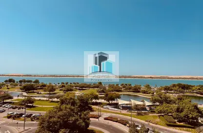 دوبلكس - 3 غرف نوم - 3 حمامات للايجار في برج ليك فيو - شارع الكورنيش - أبوظبي