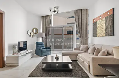 Living Room image for: Apartment - 1 Bedroom - 1 Bathroom for rent in Millennium Binghatti Residences - Business Bay - Dubai, Image 1