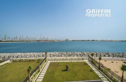 Villa - 5 Bedrooms - 7 Bathrooms for sale in Sur La Mer - La Mer - Jumeirah - Dubai
