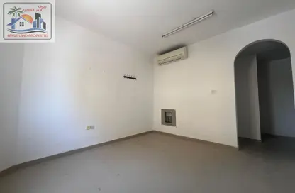 شقة - غرفة نوم - 1 حمام للايجار في مجمع مويلح - تجارية مويلح - الشارقة