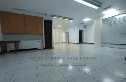 Empty Room image for: Office Space - Studio - 1 Bathroom for rent in Al Salam Tower - Tourist Club Area - Abu Dhabi, Image 1