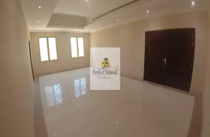 صورة لـ غرفة فارغة فيلا - 5 غرف نوم للايجار في مركز محمد بن زايد - مدينة محمد بن زايد - أبوظبي ، صورة رقم 1