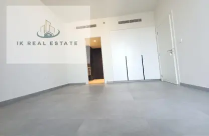 شقة - غرفة نوم - 2 حمامات للايجار في ذا لينك - إيست فييليدج - الجادة - الشارقة