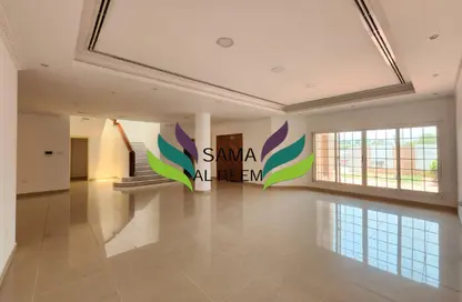 Villa - 5 Bedrooms - 4 Bathrooms for rent in Al Manara - Dubai
