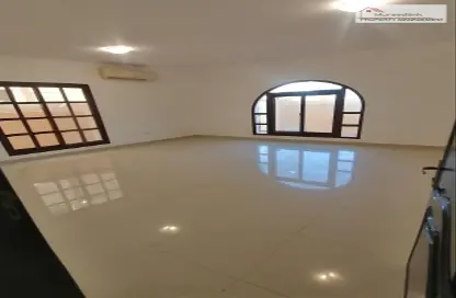 Empty Room image for: Villa - 3 Bedrooms - 3 Bathrooms for rent in Al Zahraa - Abu Dhabi, Image 1