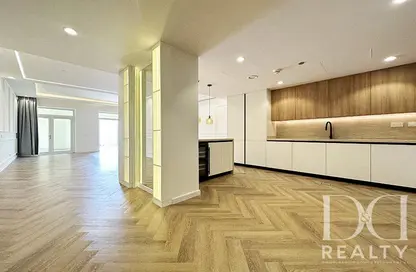 Apartment - 2 Bedrooms - 4 Bathrooms for sale in Al Tamr - Shoreline Apartments - Palm Jumeirah - Dubai