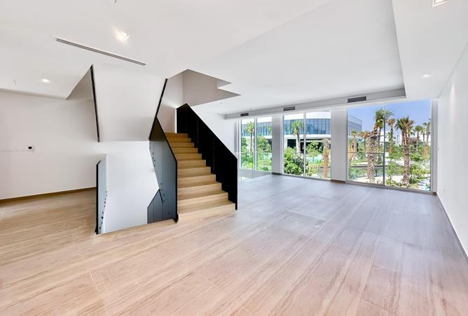 Premium Location | First Row | Near Lagoon