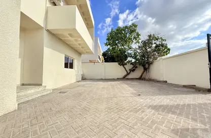 فيلا - 3 غرف نوم - 4 حمامات للايجار في الحزانة - ضاحية الرقة - الشارقة