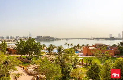 Apartment - 1 Bedroom - 2 Bathrooms for sale in Emerald - Tiara Residences - Palm Jumeirah - Dubai