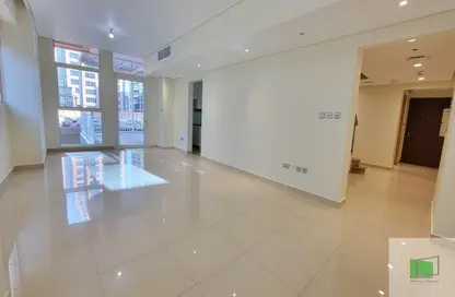 شقة - 3 غرف نوم - 4 حمامات للايجار في يونايتد سكوير - الخالدية - أبوظبي