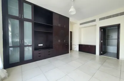 Apartment - 1 Bedroom - 2 Bathrooms for rent in Travo Tower B - Travo - The Views - Dubai