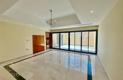 مجمع سكني - 4 غرف نوم - 5 حمامات للايجار في مجمع الحصن - شارع السلام - أبوظبي
