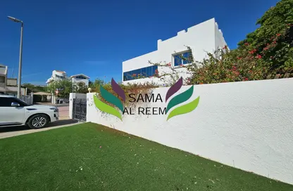 Villa - 4 Bedrooms - 3 Bathrooms for rent in Jumeirah 2 Villas - Jumeirah 2 - Jumeirah - Dubai