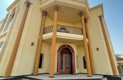 Villa - Studio - 7+ Bathrooms for rent in Shakhbout City - Abu Dhabi