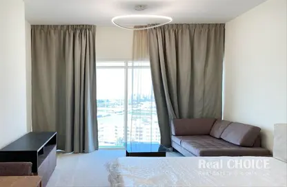 Living Room image for: Apartment - 1 Bathroom for sale in Azizi Aliyah - Dubai Healthcare City - Dubai, Image 1