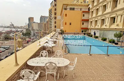 Retail - Studio - 2 Bathrooms for rent in Baniyas Road - Deira - Dubai