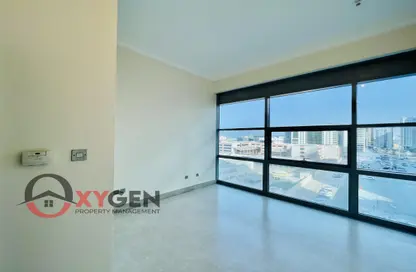 Empty Room image for: Apartment - 3 Bedrooms - 4 Bathrooms for rent in Vision Twin Towers - Al Najda Street - Abu Dhabi, Image 1