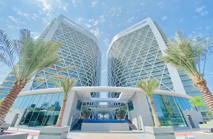 Apartment - 3 Bedrooms - 5 Bathrooms for rent in Water Front Tower A - Waterfront Residential Towers - Tourist Club Area - Abu Dhabi