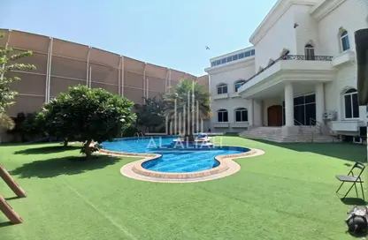 صورة لـ حوض سباحة فيلا - 7 غرف نوم للايجار في الكرامة - أبوظبي ، صورة رقم 1