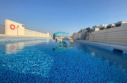صورة لـ حوض سباحة شقة - 2 غرف نوم - 2 حمامات للايجار في روضة أبو ظبي - أبوظبي ، صورة رقم 1