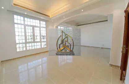 فيلا - 4 غرف نوم - 7 حمامات للايجار في البطين - أبوظبي