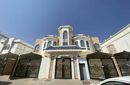 Whole Building - Studio - 6 Bathrooms for rent in Hai Al Qalaa - Al Jaheli - Al Ain