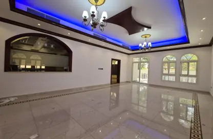 صورة لـ استقبال / بهو فيلا - 5 غرف نوم - 5 حمامات للايجار في الفيلا - دبي ، صورة رقم 1