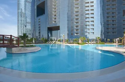 صورة لـ حوض سباحة شقة - 3 غرف نوم - 4 حمامات للبيع في برج البوابة 2 - شمس أبوظبي - جزيرة الريم - أبوظبي ، صورة رقم 1