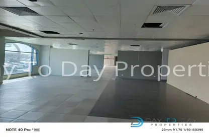Show Room - Studio - 5 Bathrooms for rent in Al Khabisi - Deira - Dubai