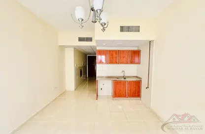 Apartment - Studio - 1 Bathroom for rent in Muwaileh 29 Building - Muwaileh - Sharjah