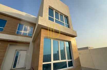 Villa - 4 Bedrooms - 6 Bathrooms for rent in Wadi Alshabak - Dubai
