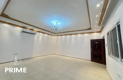 Apartment - Studio - 1 Bathroom for rent in Mushrif Gardens - Al Mushrif - Abu Dhabi