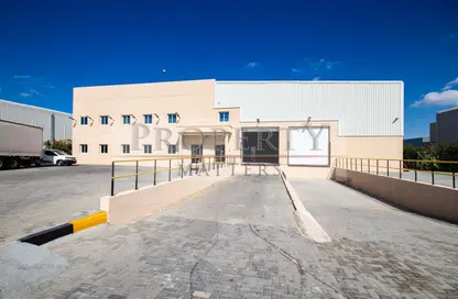 Warehouse - Studio - 3 Bathrooms for rent in Jebel Ali Freezone - Jebel Ali - Dubai